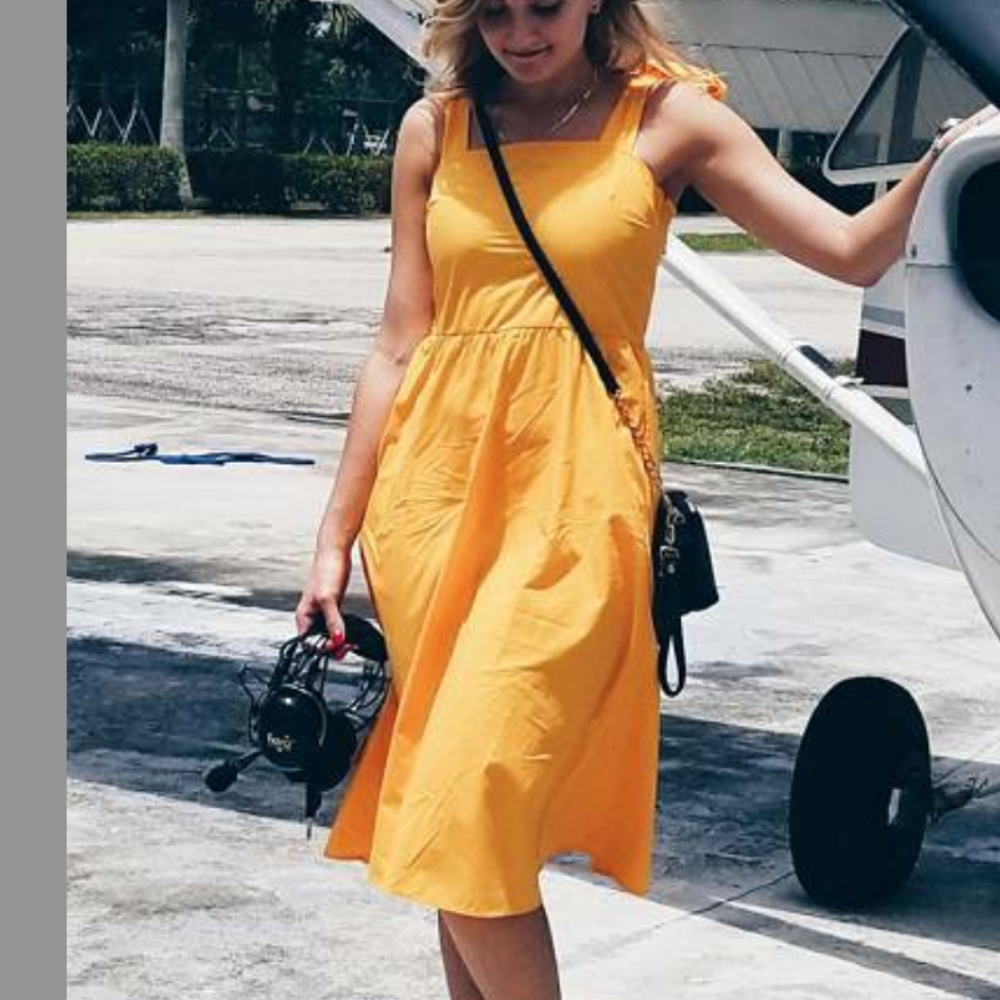 Yellow dress - Picture 1 of 7